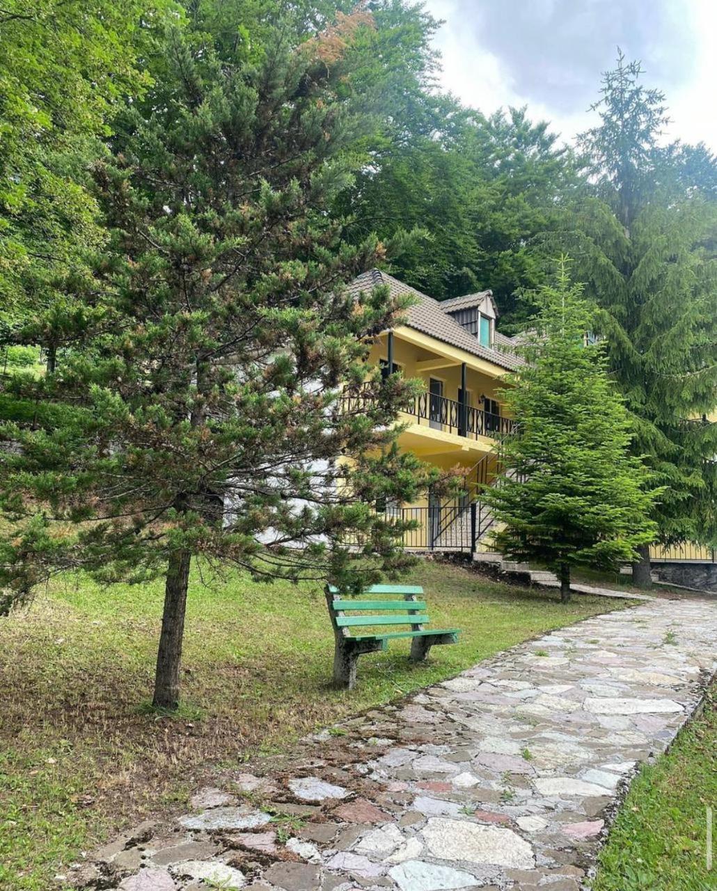 Bujtina Te Grima Hotel Theth Exterior photo