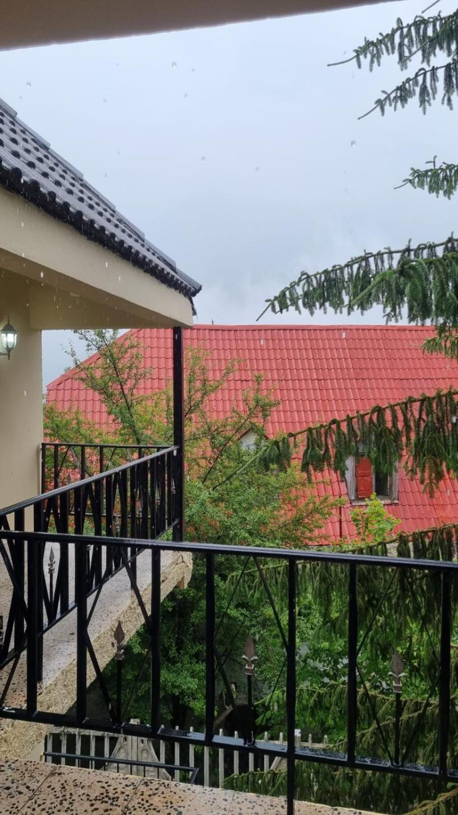 Bujtina Te Grima Hotel Theth Exterior photo